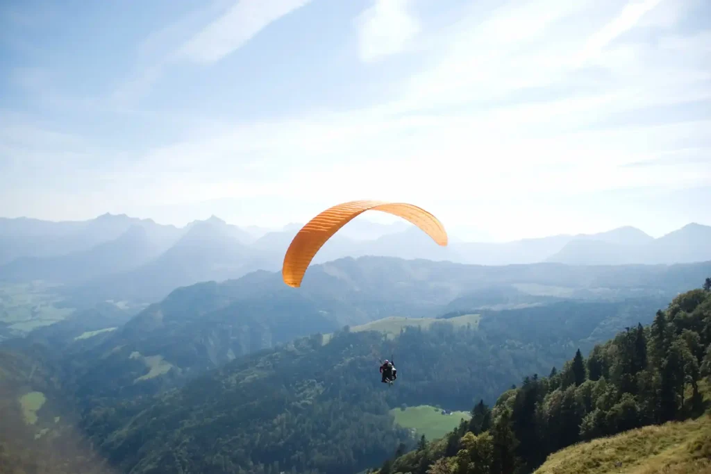 Den Pinzgau, das Salzbuger Land von oben beobachten